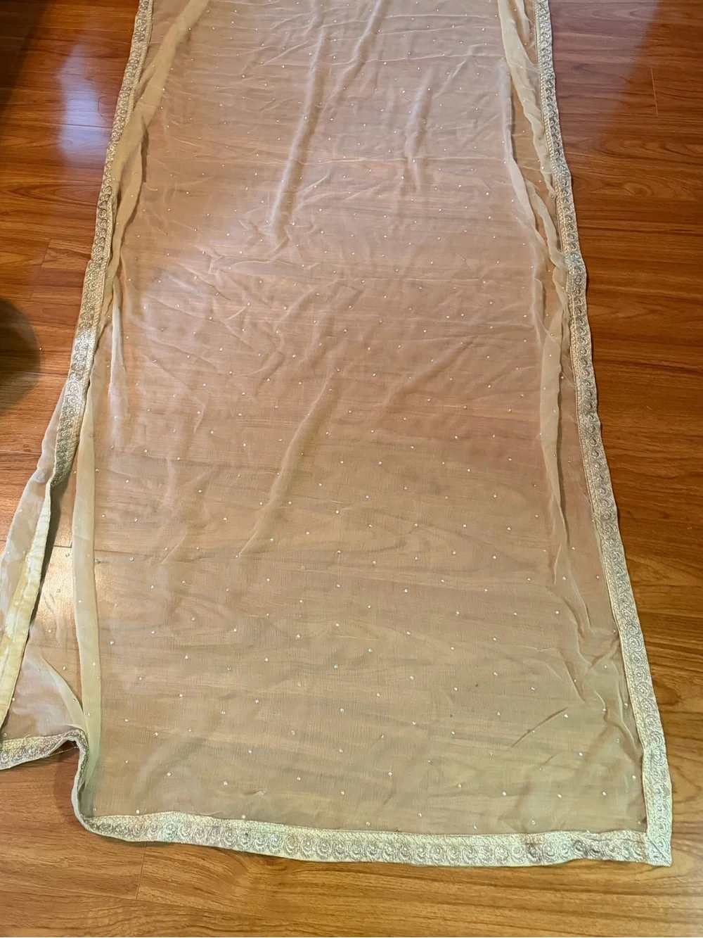 Gold dupatta scarf, embrodiered - Picture 4 of 8